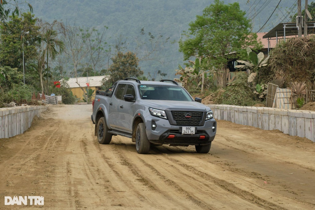 Trải nghiệm Nissan Navara sau gần 500km: Lái khá nhưng còn điểm trừ - 13 Trải nghiệm Nissan Navara sau gần 500km: Lái khá nhưng còn điểm trừ - 13
