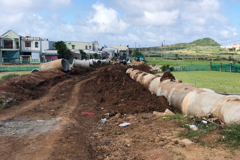 Thực hư chuyện cống thoát nước nằm nổi trên mặt đất - 2 Thực hư chuyện cống thoát nước nằm nổi trên mặt đất - 2