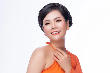 NSƯT Việt Hoàn khen ngợi nhan sắc của Lương Nguyệt Anh