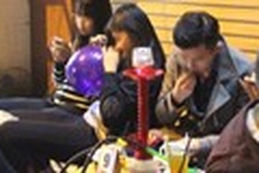 Nhiều quán Karaoke ở Hà Nội hút khách bằng Shisha, “bóng cười”