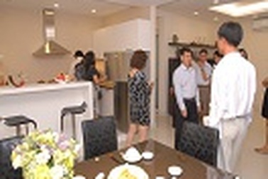 Quà tặng bạc tỷ trong buổi đấu giá căn hộ mẫu Richland Southern.