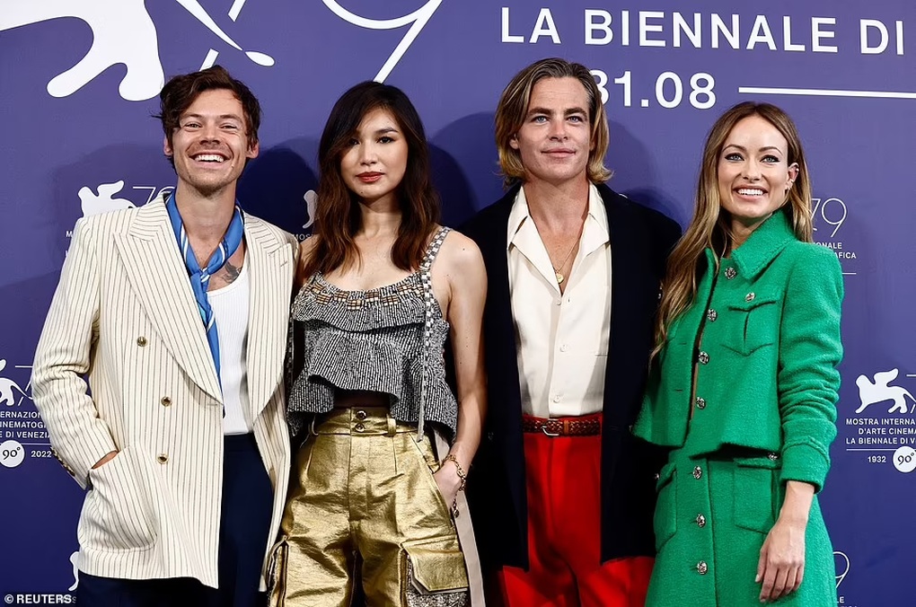 Người đẹp Olivia Wilde dự Liên hoan phim Venice cùng bồ kém 10 tuổi - 1 Người đẹp Olivia Wilde dự Liên hoan phim Venice cùng bồ kém 10 tuổi - 1