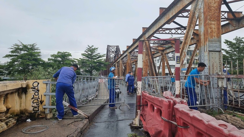 Hà Nội: Nhiều người dân chạy lũ trong đêm - 1 Hà Nội: Nhiều người dân chạy lũ trong đêm - 1