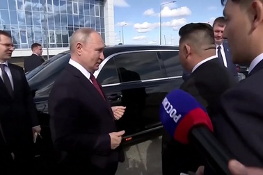 Ông Kim Jong-un trải nghiệm xe riêng của ông Putin