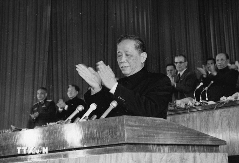 Đại hội IV: Hoàn thành sự nghiệp thống nhất Tổ quốc, đưa cả nước đi lên CNXH - 1