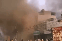 Hà Nội: Cháy lớn tại 2 nhà xưởng mây tre đan và đệm mút