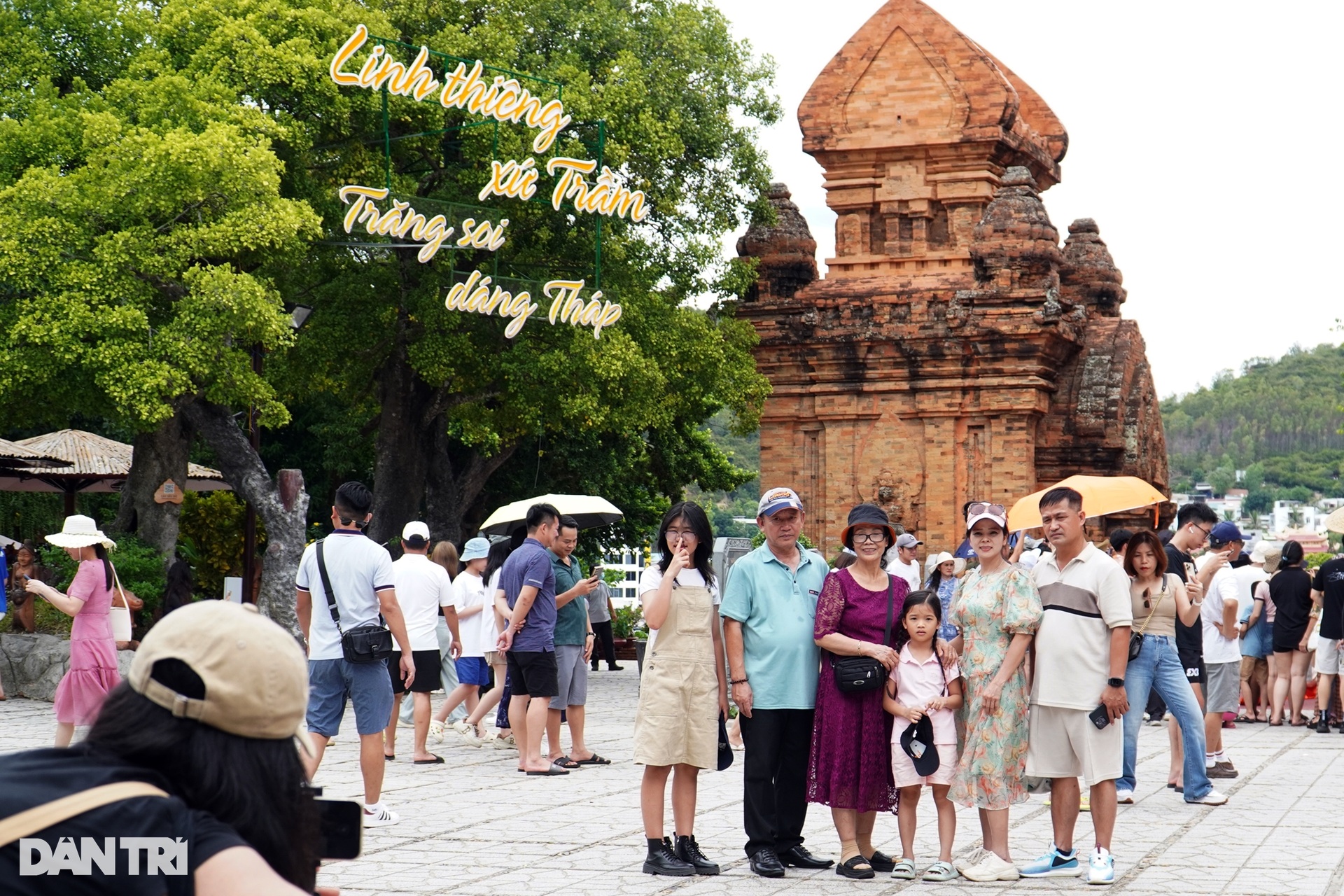 Nhiều điểm du lịch ở Nha Trang ken kín người - 5