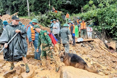 Huy động 200 người và cả chó nghiệp vụ tìm 4 người mất tích ở Tuyên Quang