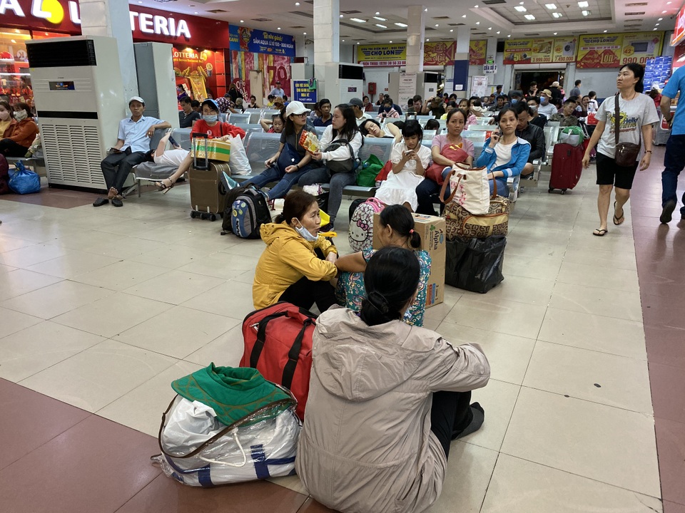 Chuyến tàu cuối cùng rời ga Sài Gòn trước thời khắc giao thừa - 12 Chuyến tàu cuối cùng rời ga Sài Gòn trước thời khắc giao thừa - 12