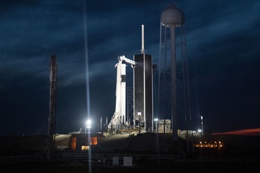 Hai nữ phi hành gia sẽ cùng bước ra ngoài khoảng không vũ trụ sớm hơn hạn định