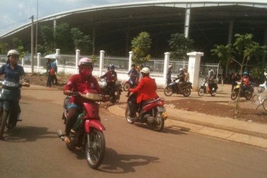 Suất ăn có dòi, hơn 2.000 công nhân bỏ việc