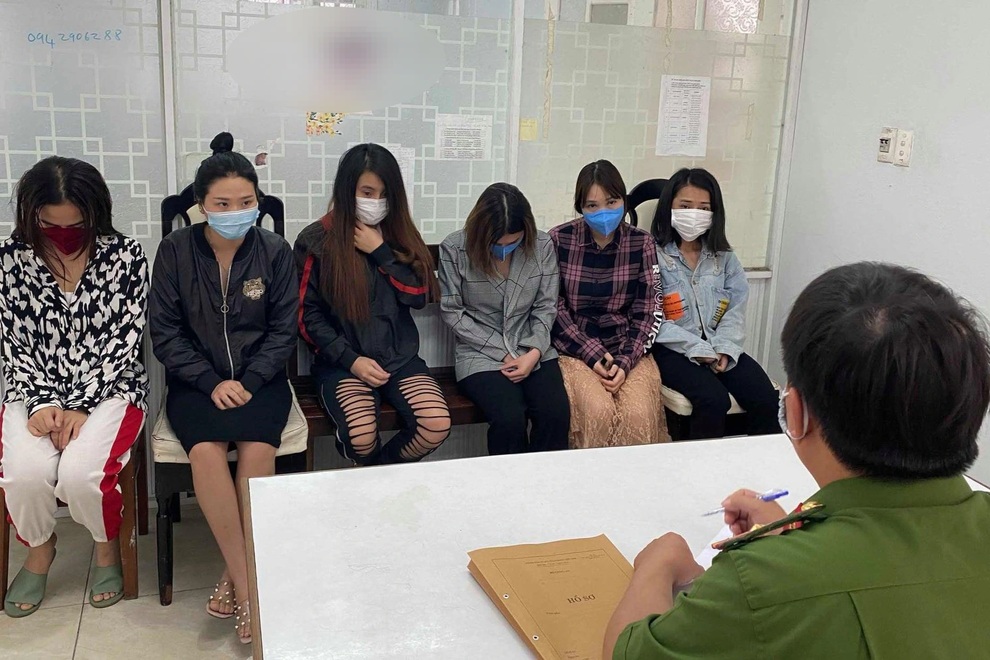 Tú ông điều hành đường dây những nàng kiều bán dâm phục vụ khách Tây - 2 Tú ông điều hành đường dây những nàng kiều bán dâm phục vụ khách Tây - 2