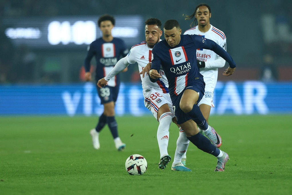 Messi và Mbappe bỏ lỡ nhiều cơ hội, PSG gục ngã trước Lyon - 1 Messi và Mbappe bỏ lỡ nhiều cơ hội, PSG gục ngã trước Lyon - 1