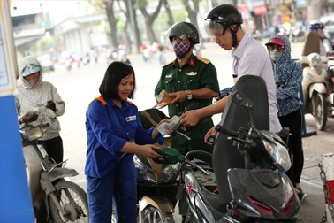 Tăng kịch khung thuế bảo vệ môi trường với xăng dầu: Gánh nặng dồn lên vai người tiêu dùng
