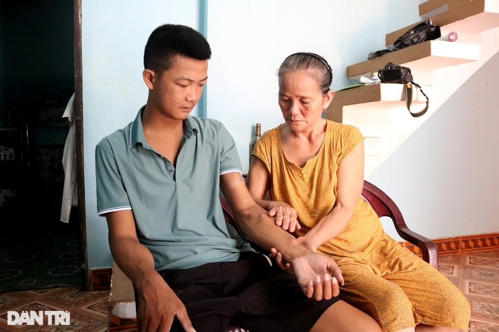 Bố ung thư, con suy thận, người mẹ nghèo cùng cực không tìm ra lối thoát - 1 Bố ung thư, con suy thận, người mẹ nghèo cùng cực không tìm ra lối thoát - 1