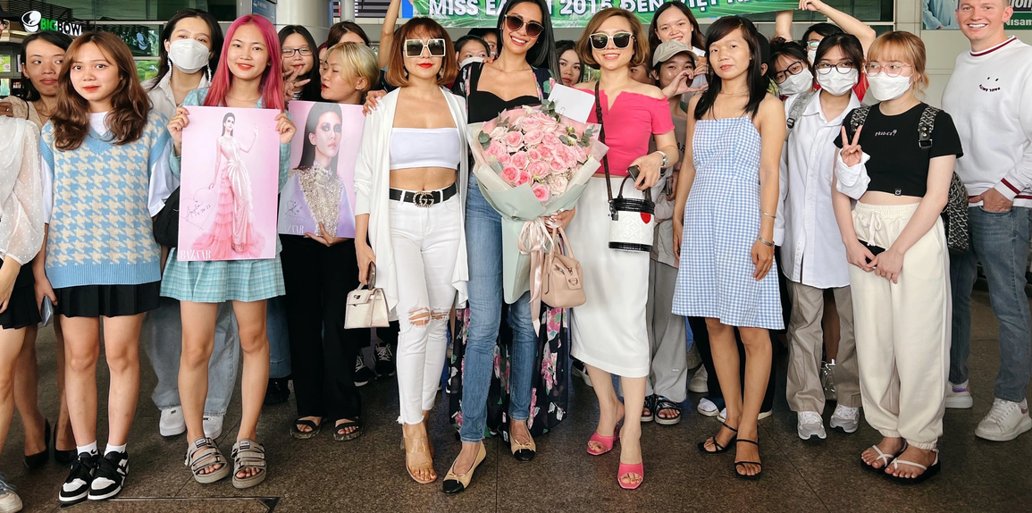 Hoa hậu Trái đất Angelia Ong tươi tắn khi tới Việt Nam - 1 Hoa hậu Trái đất Angelia Ong tươi tắn khi tới Việt Nam - 1