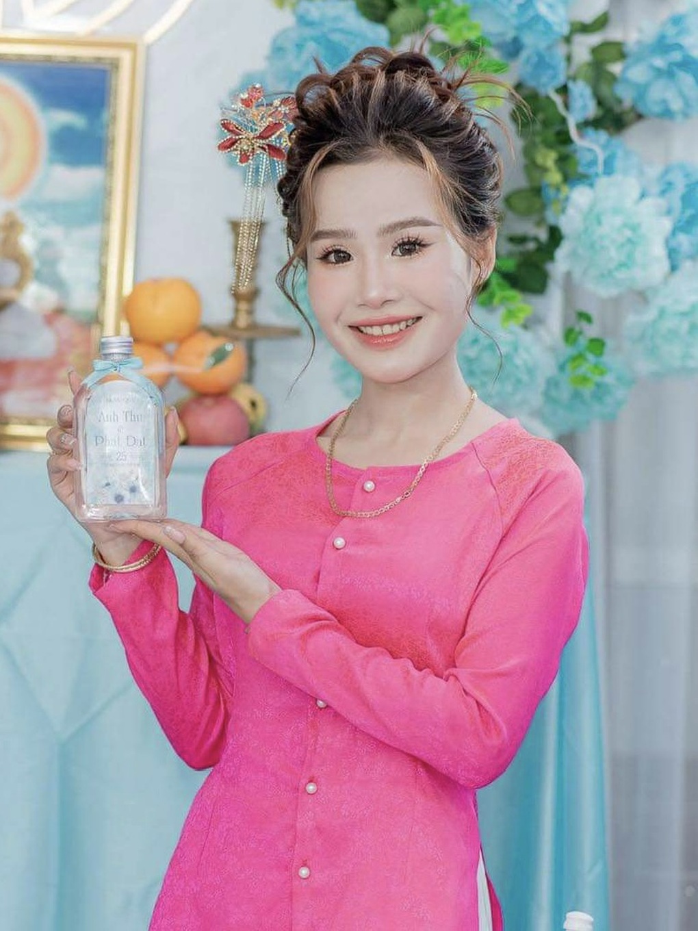 Cô dâu miền Tây dở khóc vì bị ong đốt sưng nửa mặt trước ngày rước dâu - 2 Cô dâu miền Tây dở khóc vì bị ong đốt sưng nửa mặt trước ngày rước dâu - 2