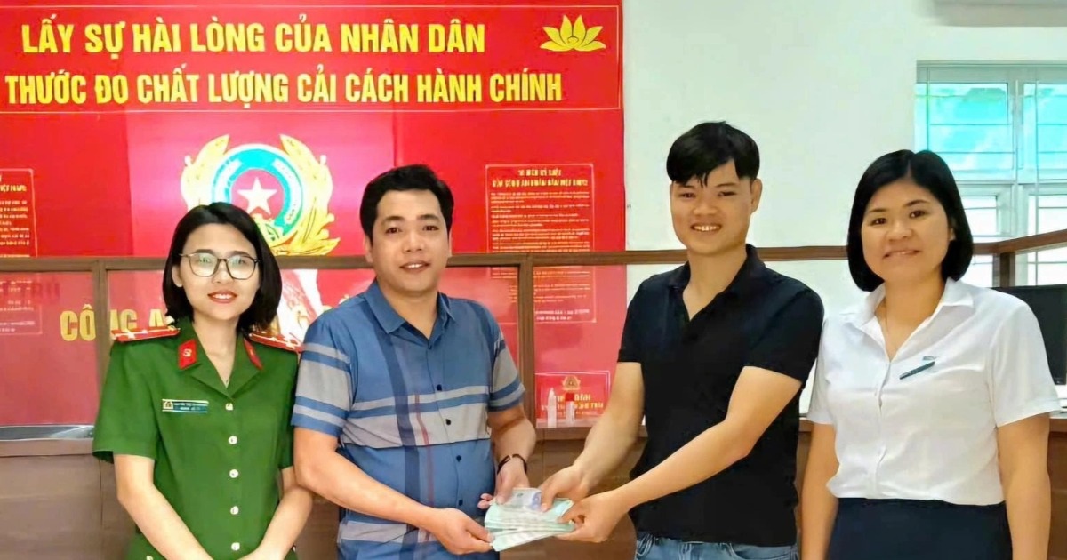 Người đàn ông trả lại gần 70 triệu đồng nhặt được ở cây ATM