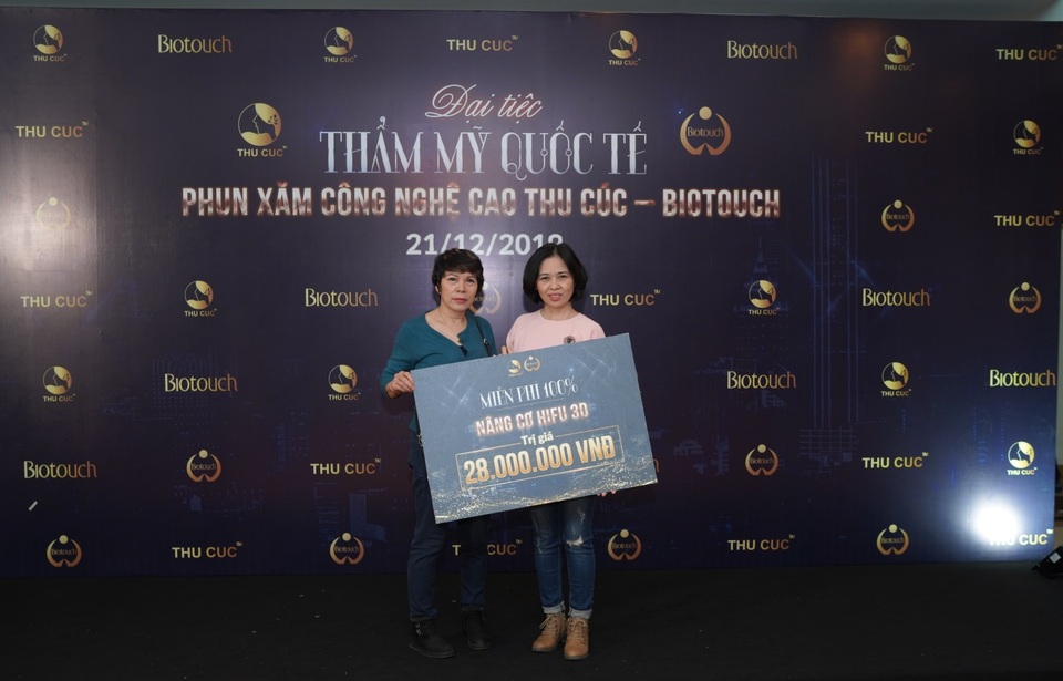 Hồng Đăng, Hồng Diễm dự khai trương Thu Cúc Biotouch - 8 Hồng Đăng, Hồng Diễm dự khai trương Thu Cúc Biotouch - 8
