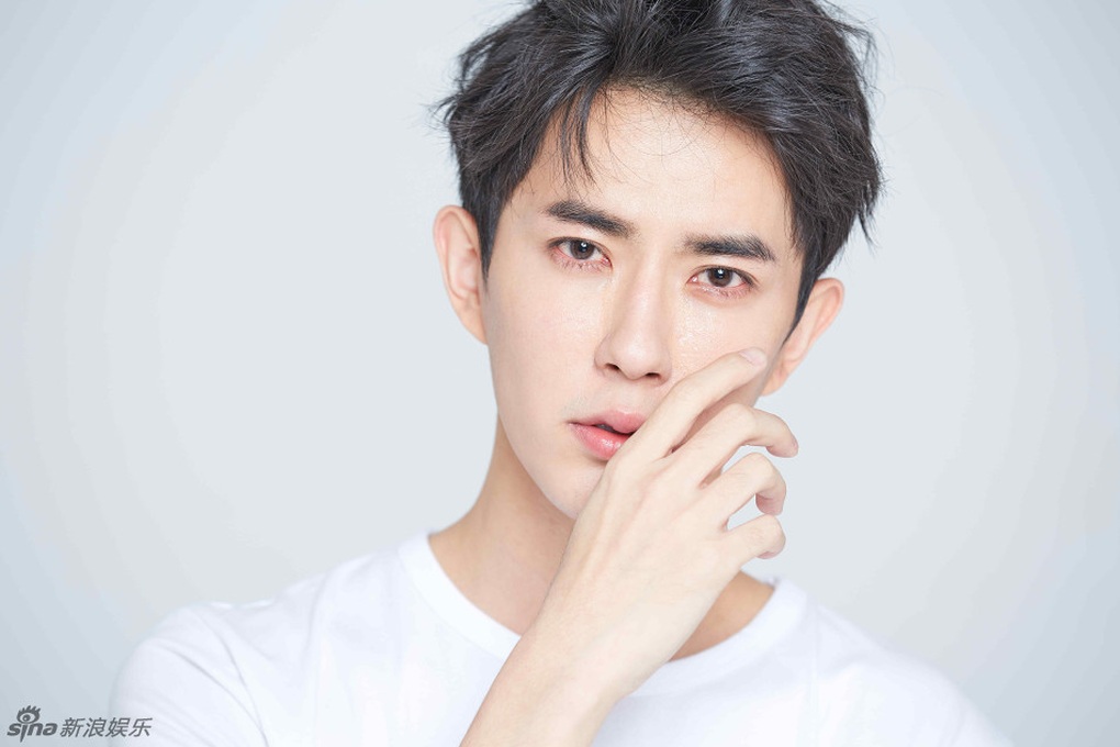 Xôn xao thông tin mỹ nam cổ trang Trung Quốc tử vong, rơi từ trên cao xuống - 1 Xôn xao thông tin mỹ nam cổ trang Trung Quốc tử vong, rơi từ trên cao xuống - 1