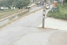 Phóng xe từ ngõ ra đường lớn: Cái giá phải trả vì không quan sát