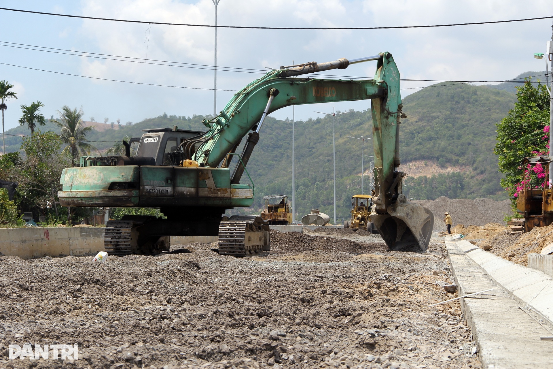 780m đường được đầu tư gần 130 tỷ đồng làm 4 năm chưa xong - 9 780m đường được đầu tư gần 130 tỷ đồng làm 4 năm chưa xong - 9