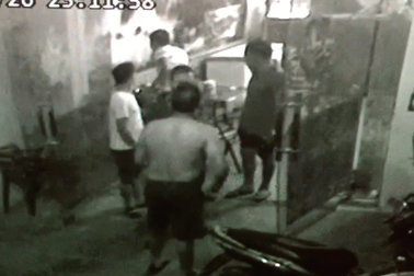 Bắc Giang: Côn đồ dùng hung khí hành hung dã man người dân!