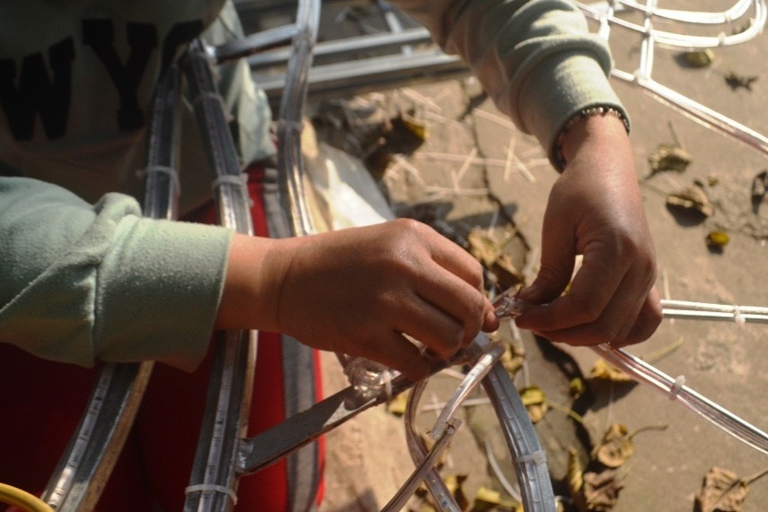 Thợ làm cây nêu tất bật trả hàng ngày giáp Tết - 5