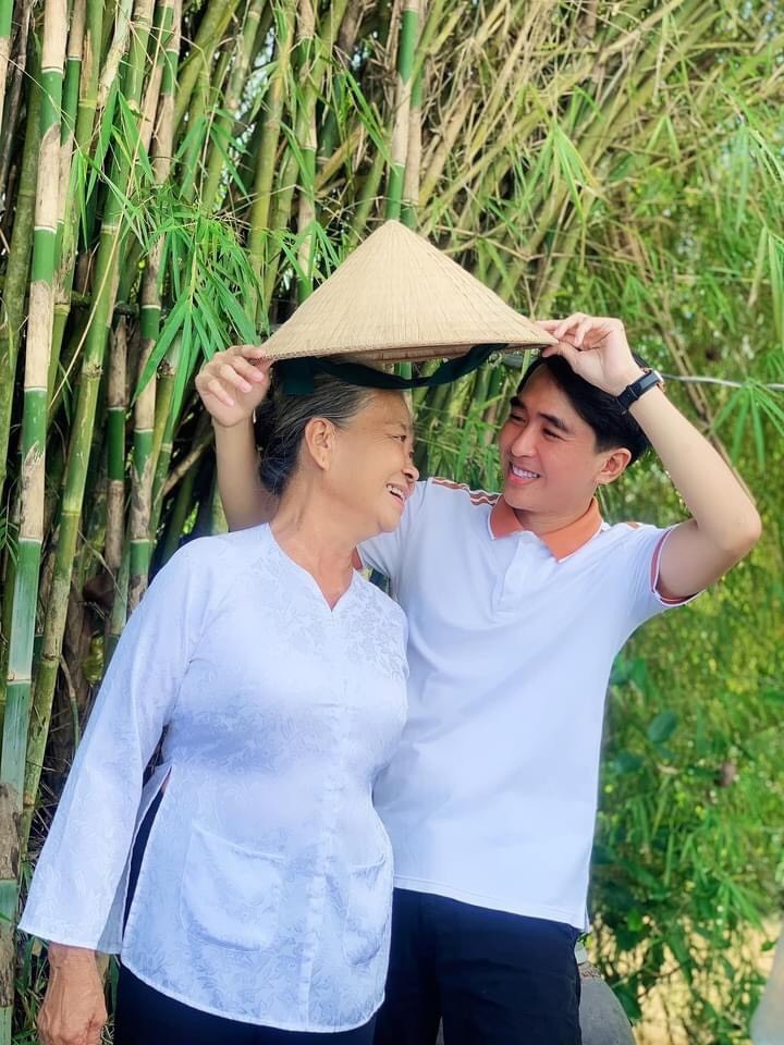 Chàng trai xứ sở sen hồng cùng bà nội kể chuyện làm bánh dân gian - 3 Chàng trai xứ sở sen hồng cùng bà nội kể chuyện làm bánh dân gian - 3