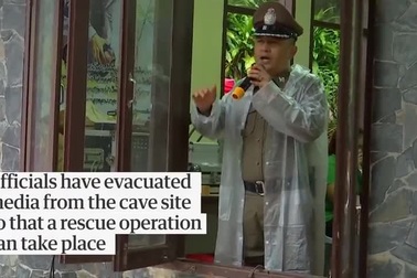 Thái Lan huy động lực lượng đưa đội bóng mắc kẹt ra khỏi hang