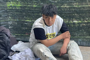 Nam thanh niên lái xe máy tông bị thương cán bộ CSGT