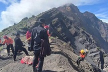 Nữ du khách rơi vào khe núi lửa Indonesia tử vong, 4 ngày sau mới tìm được
