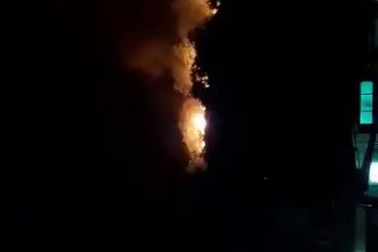 Đám cháy bùng phát rồi lan sang khu đồi có kho mìn của công ty than Hà Lầm