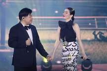 Quang Lê - Lệ Quyên nắm tay tình tứ trong đêm nhạc
