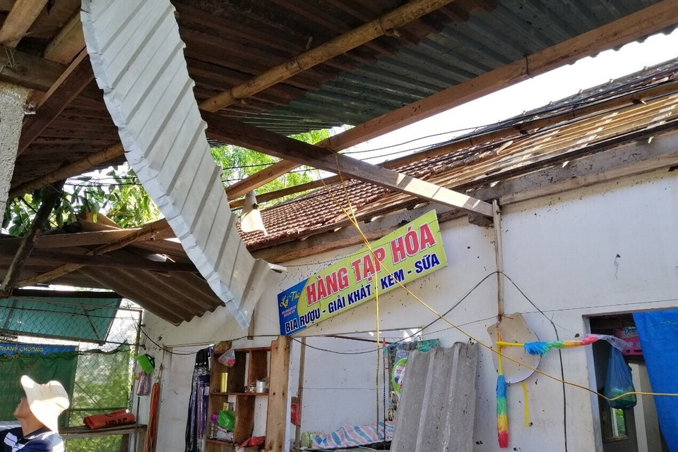 15 phút lốc xoáy thổi bay 10 tỷ đồng - 8 15 phút lốc xoáy thổi bay 10 tỷ đồng - 8
