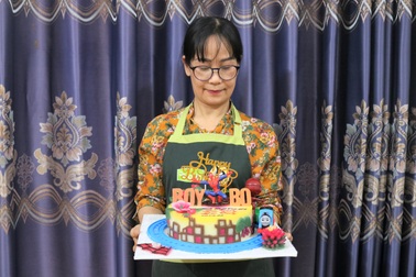 Cô giáo vẽ tranh 3D lên bánh, khách không nỡ thưởng thức vì quá đẹp