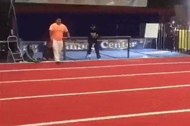 Đừng bao giờ đánh giá người khác qua vẻ bề ngoài