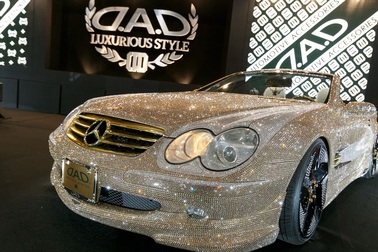 Choáng ngợp trước siêu xe Lamborghini đính 600.000 viên pha lê lấp lánh