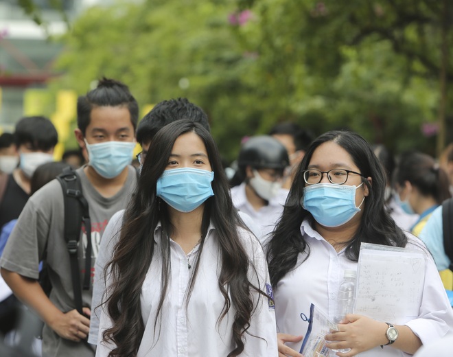Ngắm nữ sinh duyên dáng trong mùa thi tốt nghiệp THPT 2020 - 13 Ngắm nữ sinh duyên dáng trong mùa thi tốt nghiệp THPT 2020 - 13