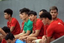 Bùi Tiến Dũng lộ vẻ ưu tư trước trận gặp U22 Singapore