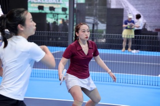 Những bóng hồng rạng rỡ, khỏe khoắn đổ bộ giải pickleball Dân trí 20 năm - 3
