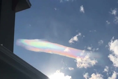 Xuất hiện mây cầu vồng hiếm gặp