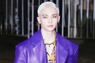 Mỹ nam nhóm Stray Kids thu hút sự chú ý tại show diễn Versace