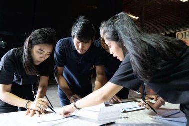 Nghề đứng phía sau sân khấu: Bữa cơm bỏ dở, vợ sắp sinh cũng phải đi!