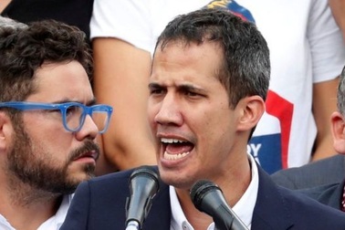 "Tổng thống tự phong" Venezuela về nước bất chấp đe dọa sẽ bị bắt