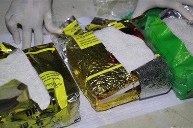 Bóc đường dây ma tuý từ người phụ nữ ôm 4 kg "hàng trắng" đứng vẫy xe bên đường