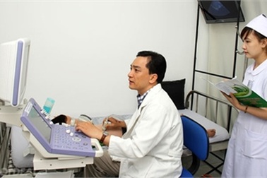 Bác sĩ nam khám phụ khoa phải có người thứ 3