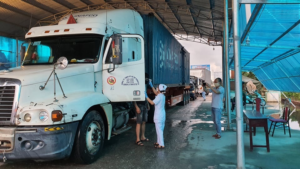 Quảng Ninh lập chốt kiểm soát tại các vùng giáp ranh Hải Dương - 4 Quảng Ninh lập chốt kiểm soát tại các vùng giáp ranh Hải Dương - 4