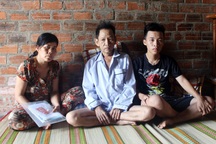 Bố mẹ ung thư, nam sinh bỏ học giữa chừng đỡ gánh nặng gia đình