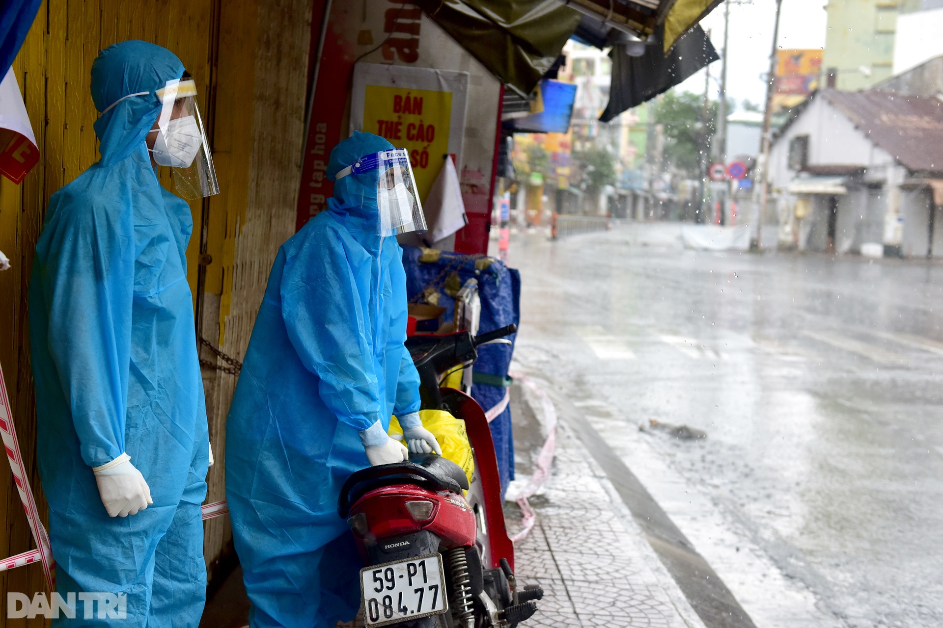 Chiến sĩ Quân y hướng dẫn người dân TPHCM làm test nhanh tại nhà - 11 Chiến sĩ Quân y hướng dẫn người dân TPHCM làm test nhanh tại nhà - 11